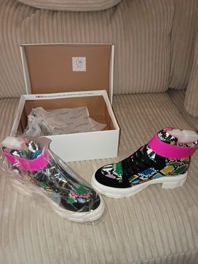 Colorful Snake Print High-Top Sneakers with Hot Pink Strap